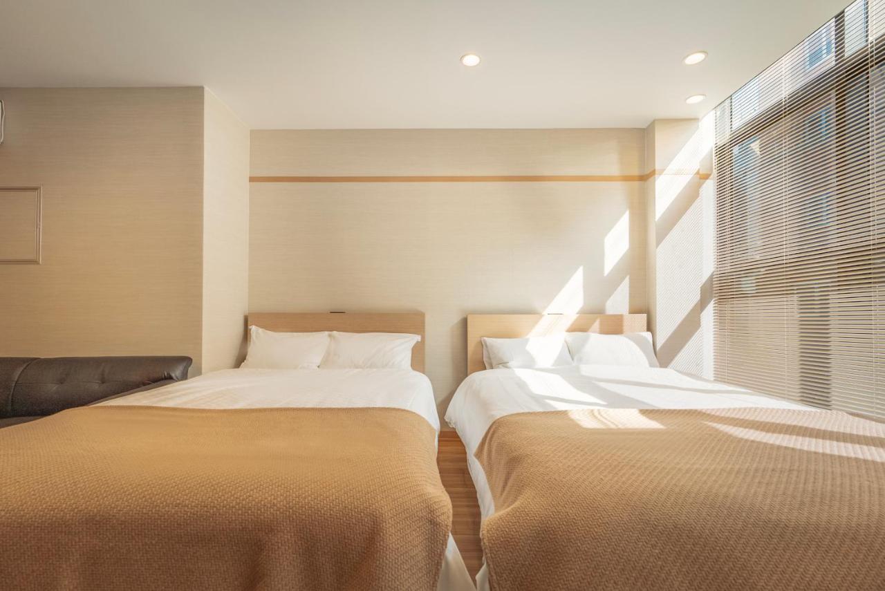 谷町君・星hotel・道頓福居 Осака Екстер'єр фото
