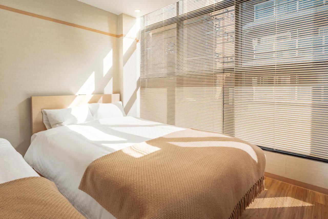 谷町君・星hotel・道頓福居 Осака Екстер'єр фото