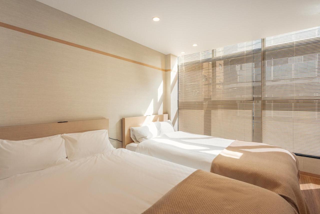 谷町君・星hotel・道頓福居 Осака Екстер'єр фото
